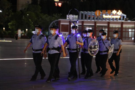 社区民警指尖上的“神器” “湛江零距离警务室”架起警民“连心