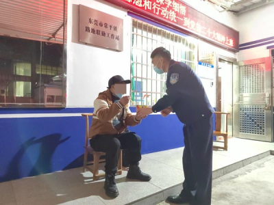 男子与家人失联25载 铁路警察为其搭起回家路