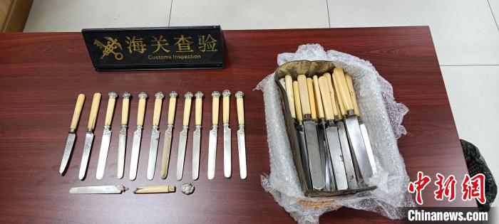 餐刀刀把原为象牙制 洋山海关在进口货物中查获夹藏象牙制品371克