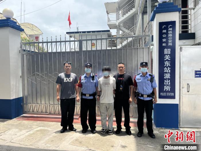 两在逃嫌疑人同乘一列火车被铁警抓获归案