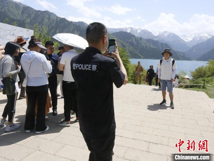 新疆天山天池“警景”融合 提升景区旅游形象