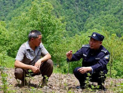 胡学军：群众最贴心的“火炉所长”