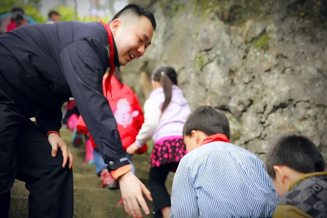 这些警校生，用一年的时间，做了一件终生难忘的事！