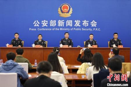 广东警方抓获挂假车牌在高速路“碰瓷”团伙 循线捣毁10个制假窝点