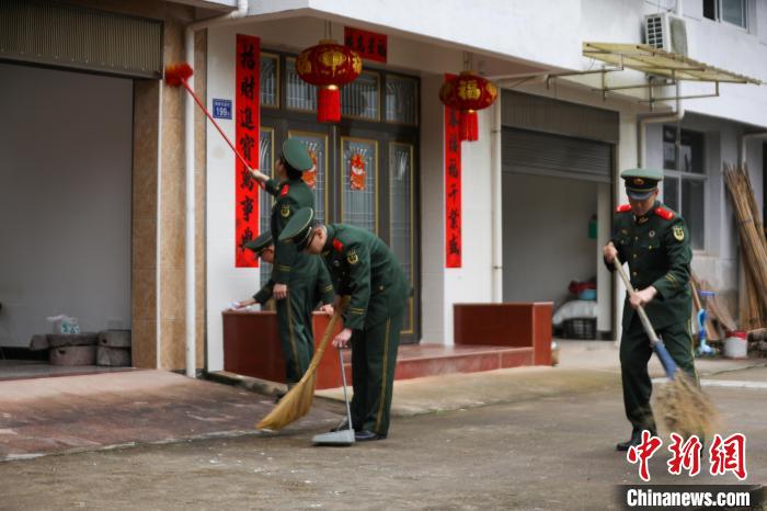 武警福建省总队三明支队开展学雷锋系列活动