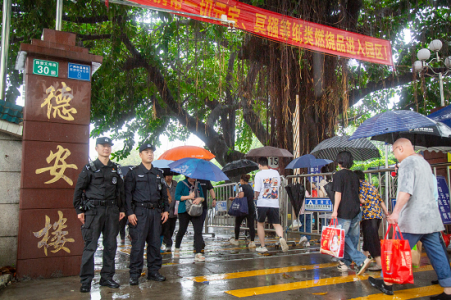 广州警方全力守护清明假期   全市各祭扫场所平安有序